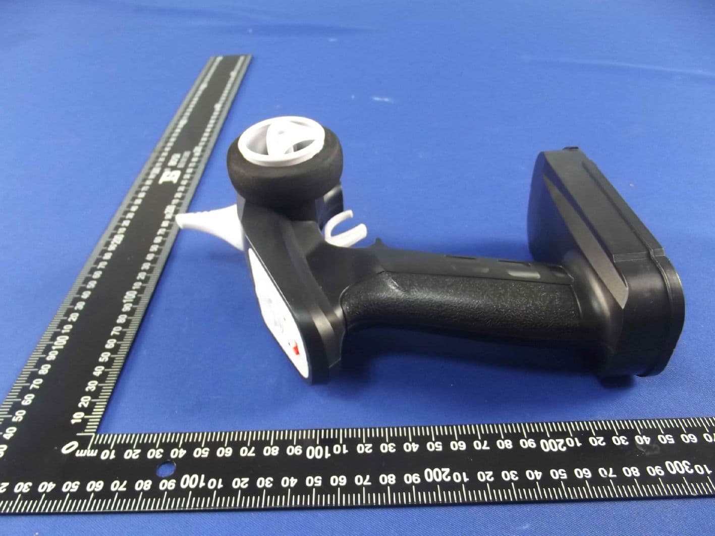 2.4 GHz Remote Speed Yacht - FCC ID 2AFAQ-1501 - JUN HANG TOY FACTORY (5)