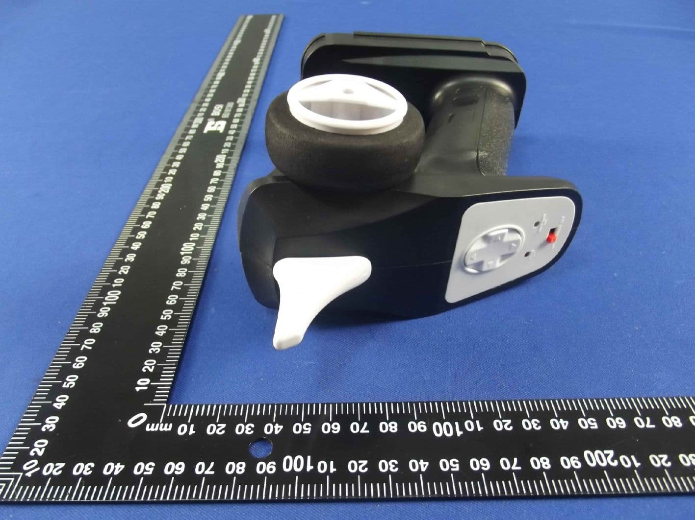 2.4 GHz Remote Speed Yacht - FCC ID 2AFAQ-1501 - JUN HANG TOY FACTORY (2)