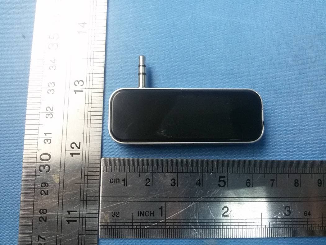 FM transmitter - FCC ID 2AFBDFM-09 - Ainovo Industry Limited