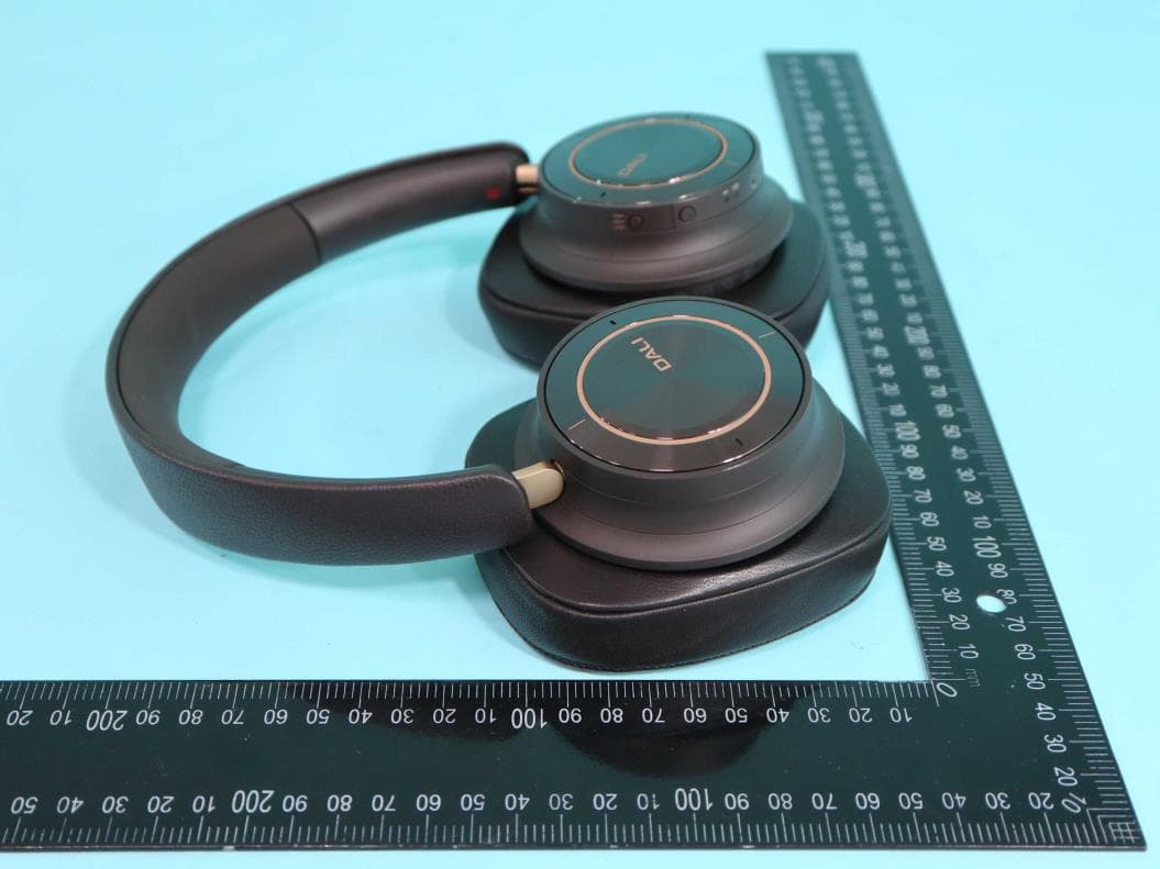 Wireless Hi-Fi Headphones - FCC ID 2AFD2-IO12 - DALI A/S (2)