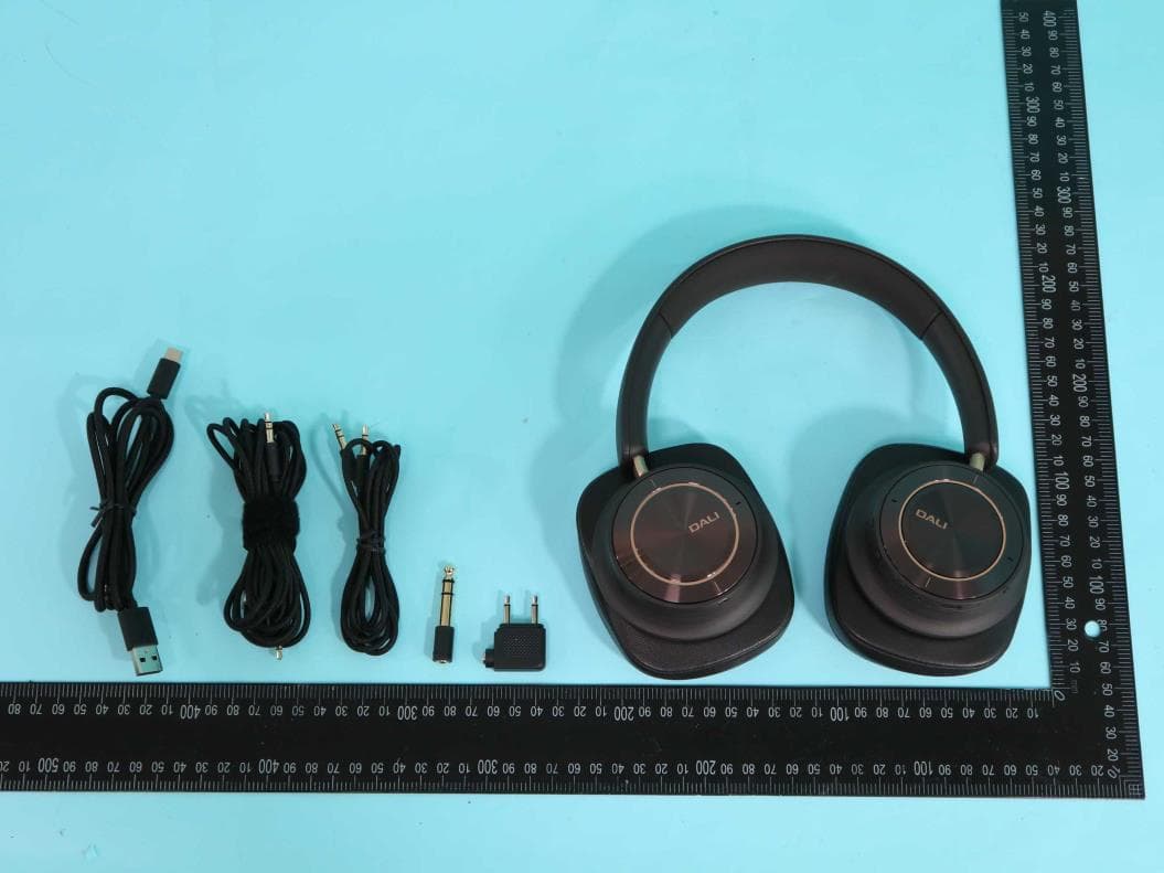 Wireless Hi-Fi Headphones - FCC ID 2AFD2-IO12 - DALI A/S (4)