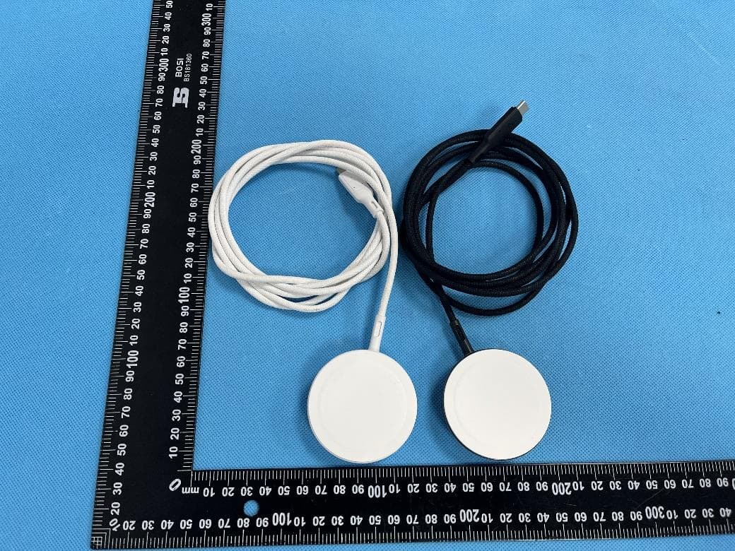 ArcField Wireless Charger - FCC ID 2AFKNPF2200 - Spigen Korea Co., Ltd. (2)