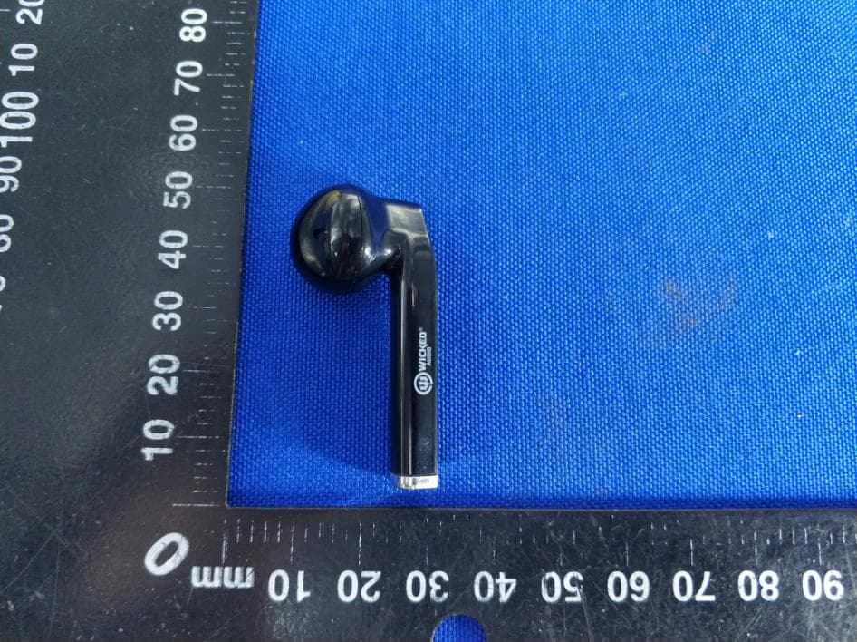 True wireless earbuds - FCC ID 2AFM7WI-TW215X - WICKED AUDIO, INC (3)