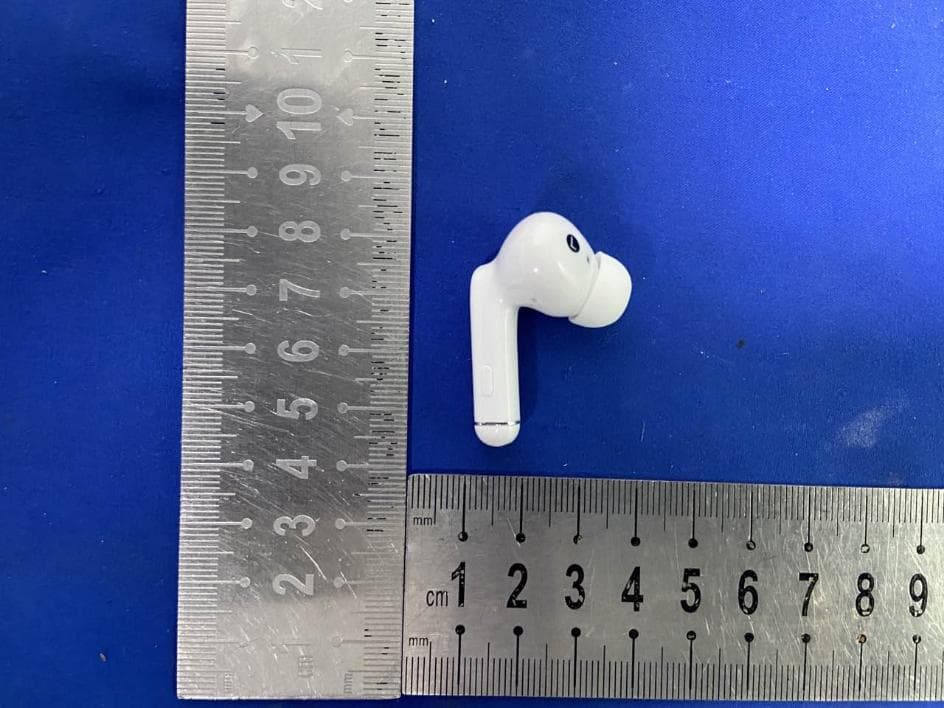 True wireless earbuds - FCC ID 2AFM7WI-TW355X - WICKED AUDIO, INC (3)