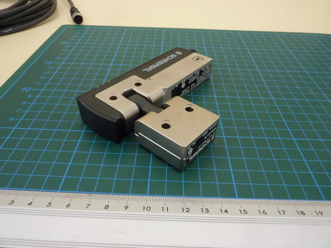 Safety Interlock with RFID Sensor - FCC ID 2AFO9-AZ2 - K.A. Schmersal GmbH & Co. KG (5)