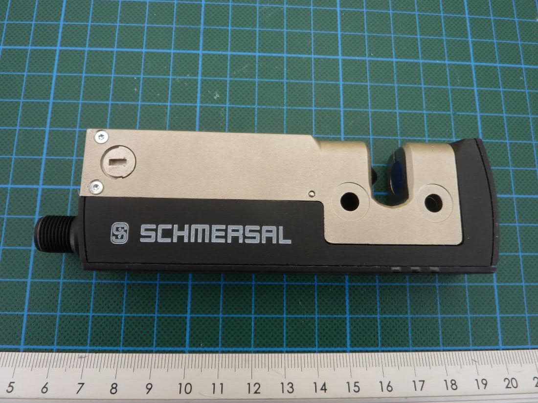Safety Interlock with RFID Sensor - FCC ID 2AFO9-AZ2 - K.A. Schmersal GmbH & Co. KG (4)