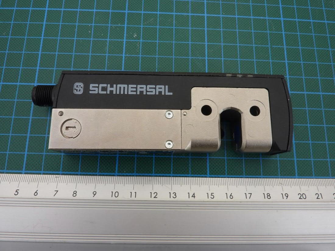 Safety Interlock with RFID Sensor - FCC ID 2AFO9-AZ2 - K.A. Schmersal GmbH & Co. KG (3)