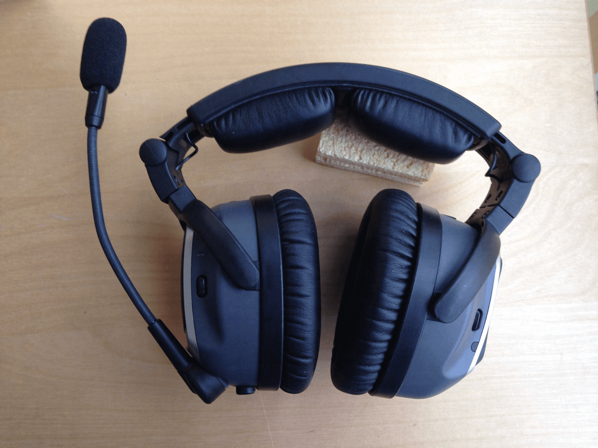 Tango Aviation Headset - FCC ID 2AFOMT0102 - Lightspeed Aviation (2)