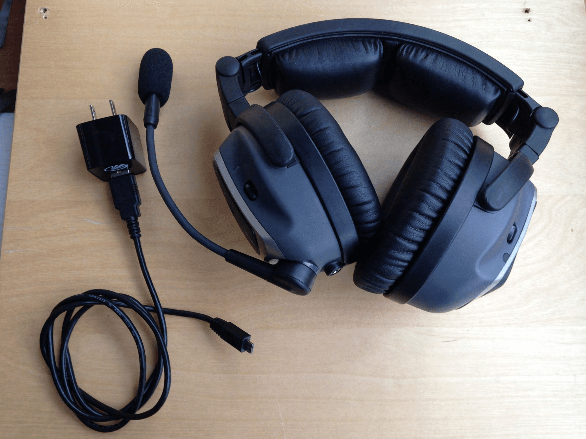 Tango Aviation Headset - FCC ID 2AFOMT0102 - Lightspeed Aviation