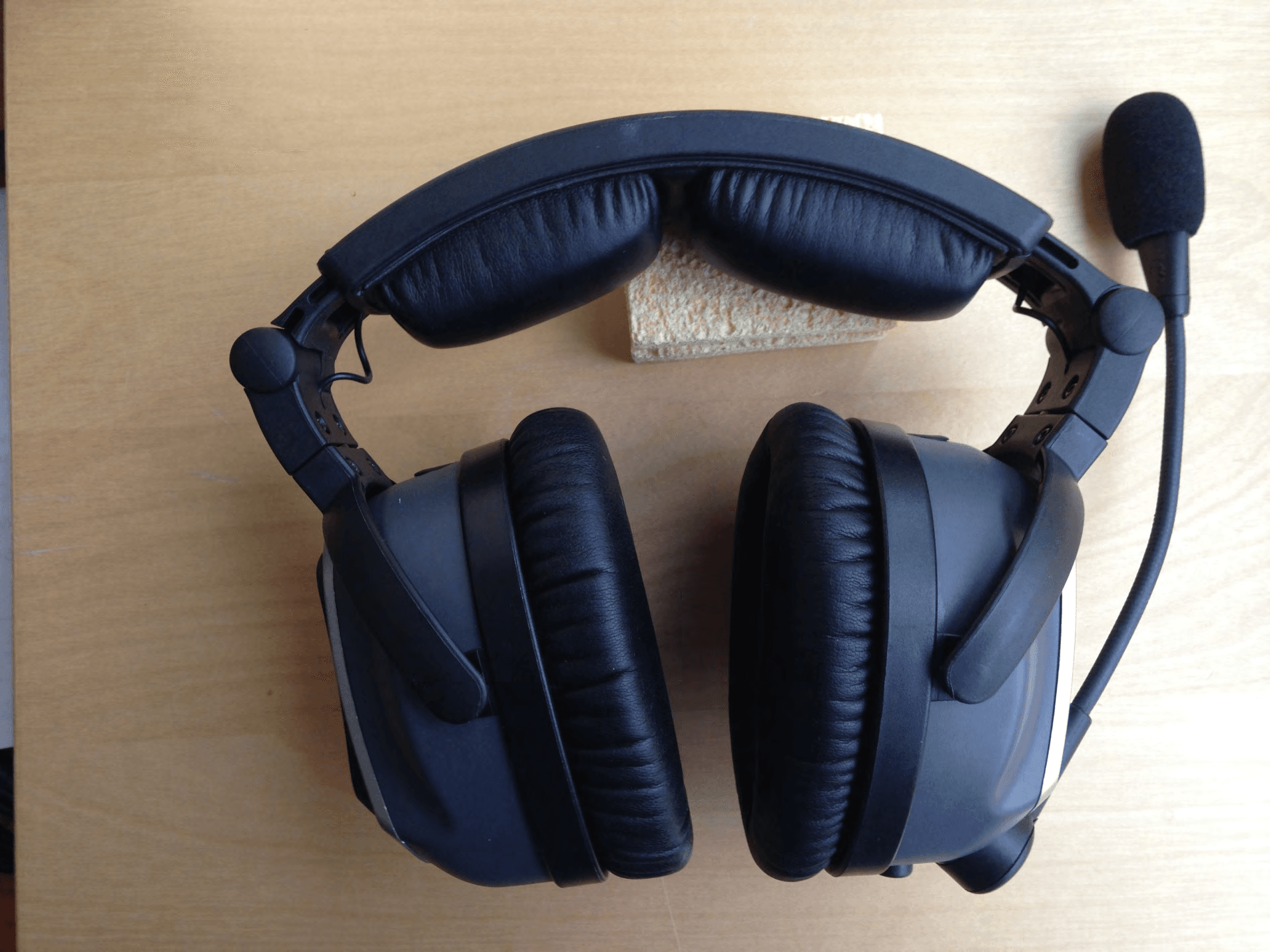 Tango Aviation Headset - FCC ID 2AFOMT0102 - Lightspeed Aviation (4)