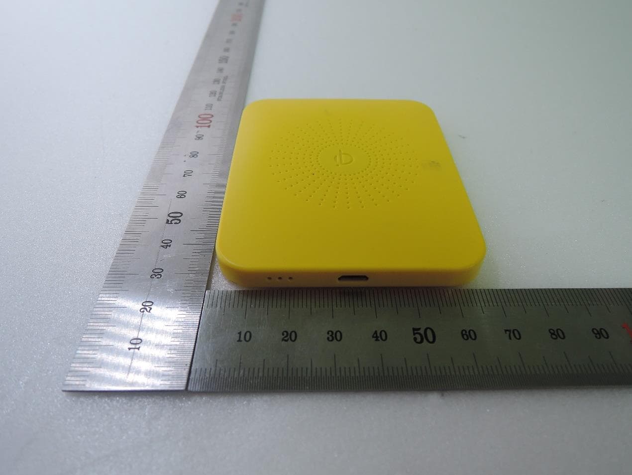 Slim Wireless Charger - FCC ID 2AFOVTHEDRTCWCTT051 - THEDREAMTECH CO.LTD. (4)