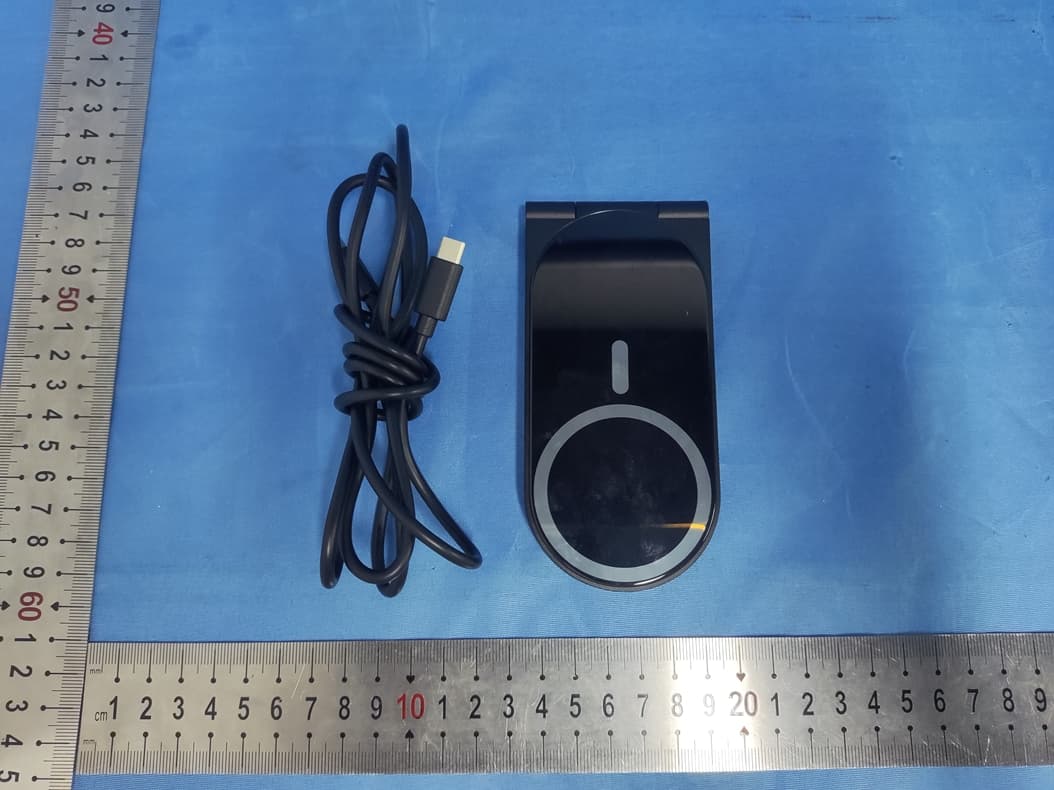 3-in-1 Wireless Charger - FCC ID 2AFP2-LC99 - Shenzhen Powerqi Technology Co., Ltd. (3)