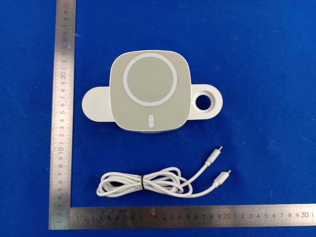 3-in-1 Magnetic Wireless Charging Stand - FCC ID 2AFP2LC65C - Shenzhen Powerqi Technology Co., Ltd. (3)