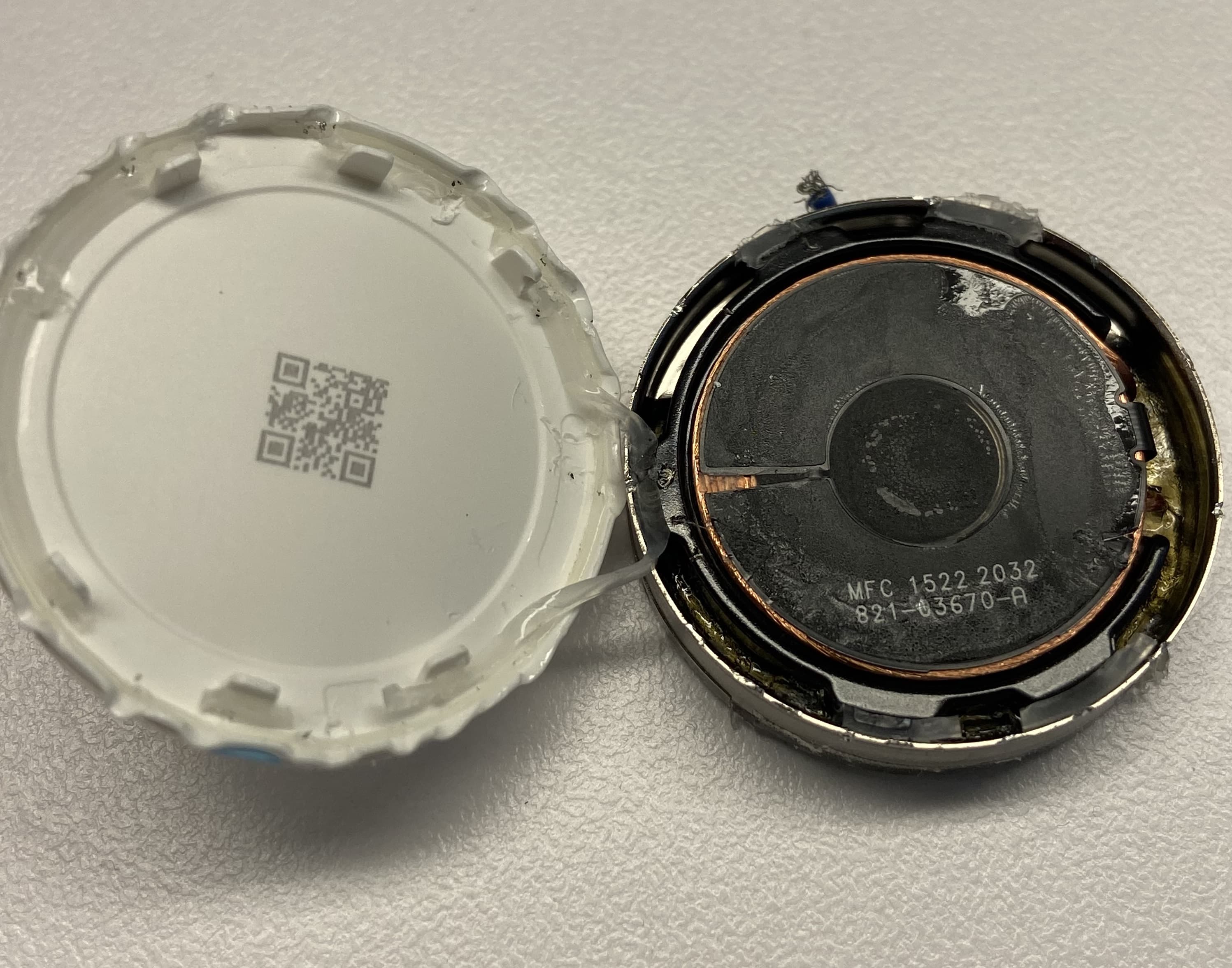 Watch Sensor Bracelet - FCC ID 2AFR8-P05BRLT - InVue Security Products, Inc.