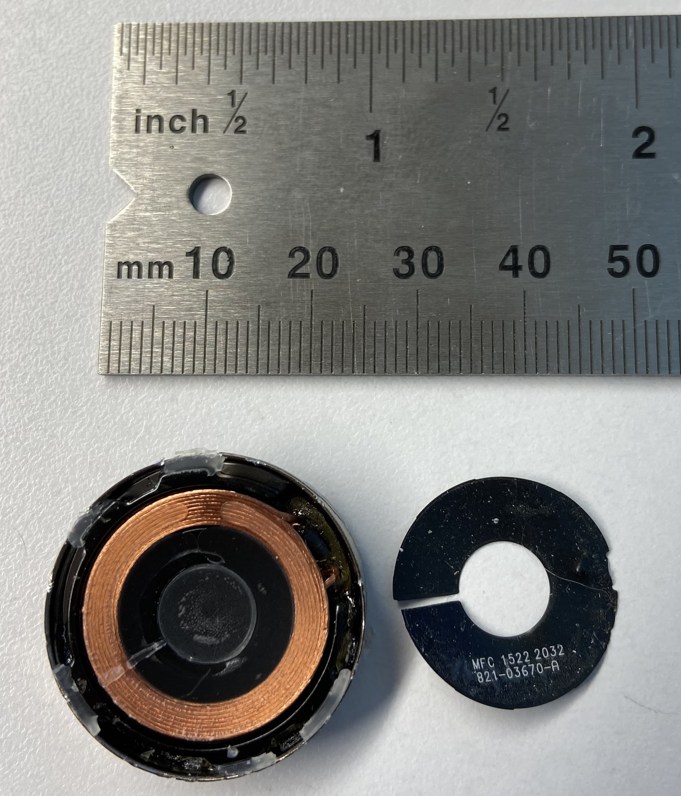Watch Sensor Bracelet - FCC ID 2AFR8-P05BRLT - InVue Security Products, Inc. (2)