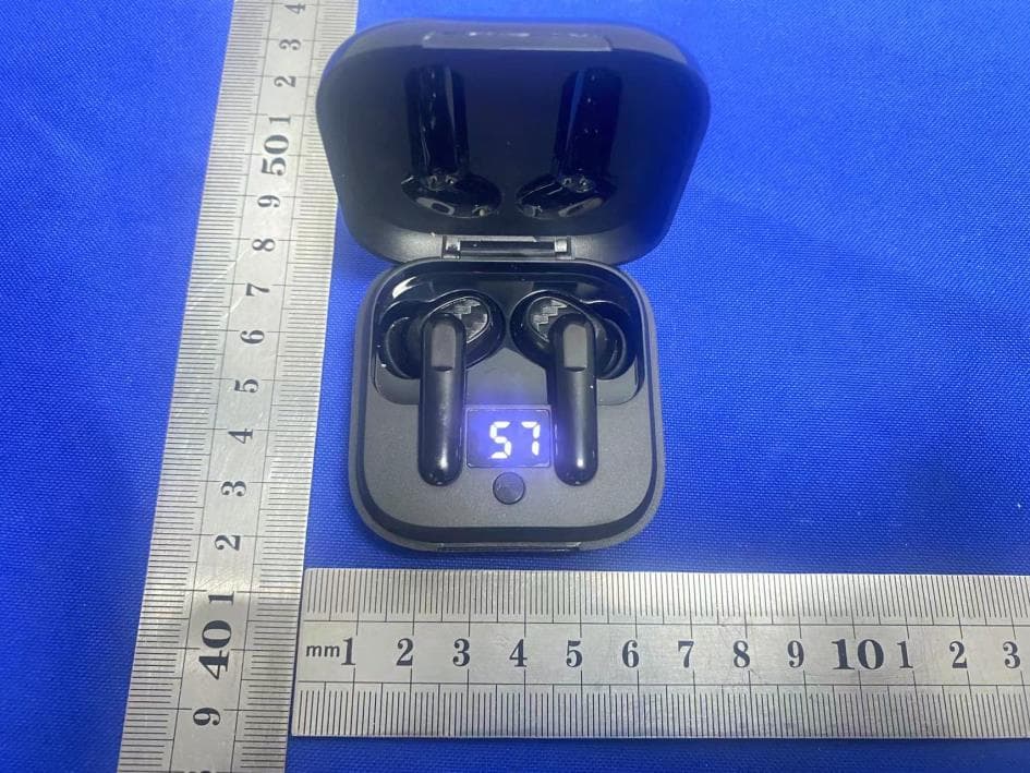 TWS Bluetooth Headset Cloud Nest - FCC ID 2AFSG-T719D - Dongguan Jin wen hua digital technology Co., LTD. (4)
