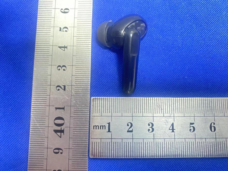 TWS Bluetooth Headset Cloud Nest - FCC ID 2AFSG-T719D - Dongguan Jin wen hua digital technology Co., LTD. (2)