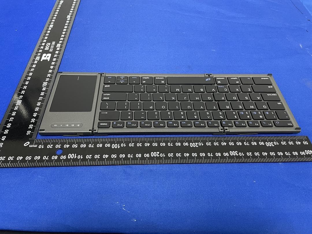 Full-size Folding Bluetooth keyboard - FCC ID 2AFW2-B066T - Shenzhen DZH Industrial Co., Ltd