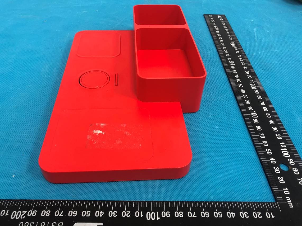 DESKTOP STORAGE WITH 3-IN-1 WIRELESS CHARGER - FCC ID 2AG62DA10-1 - Lumi Legend Corporation (2)