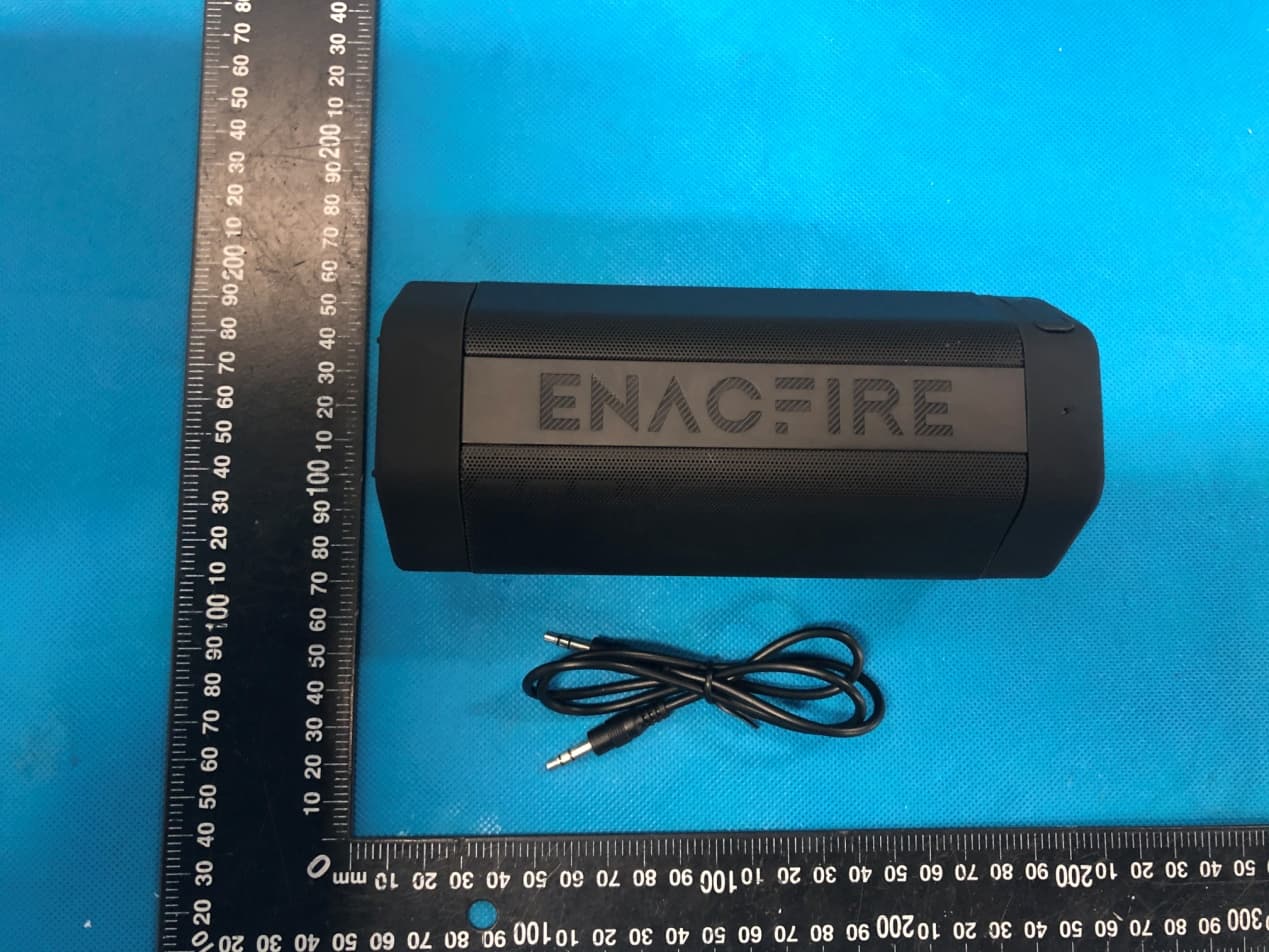 Ultra-Performance Bluetooth Speaker - FCC ID 2AGA6-SOUNDTANK - Shenzhen AngSi Technology Co., LTD (3)