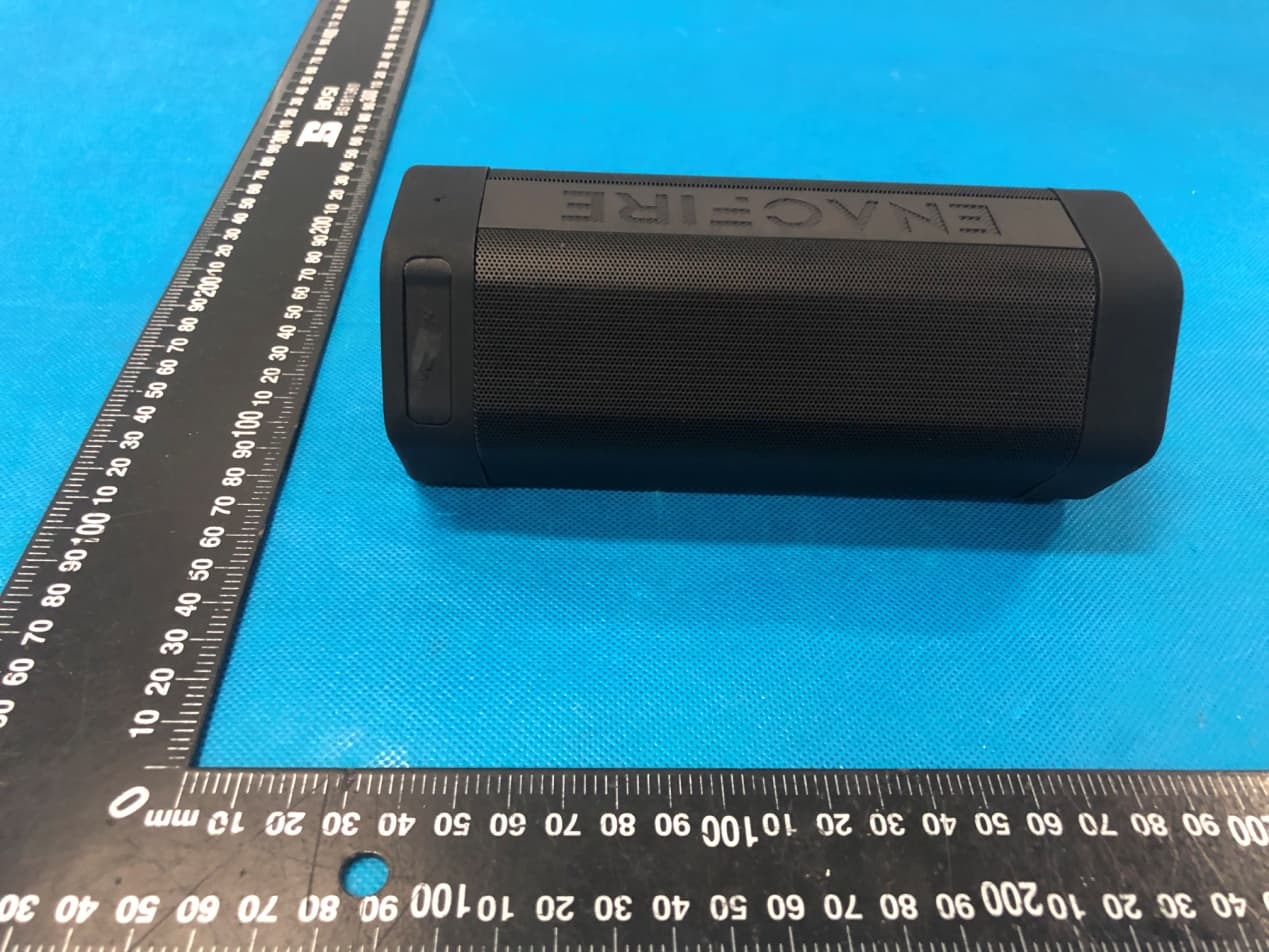 Ultra-Performance Bluetooth Speaker - FCC ID 2AGA6-SOUNDTANK - Shenzhen AngSi Technology Co., LTD (4)