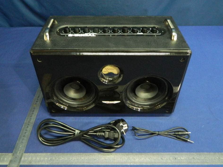 Bluetooth wireless amplifier - FCC ID 2AGAH-SOCIAL1 - Ashdown Design & Marketing Ltd.