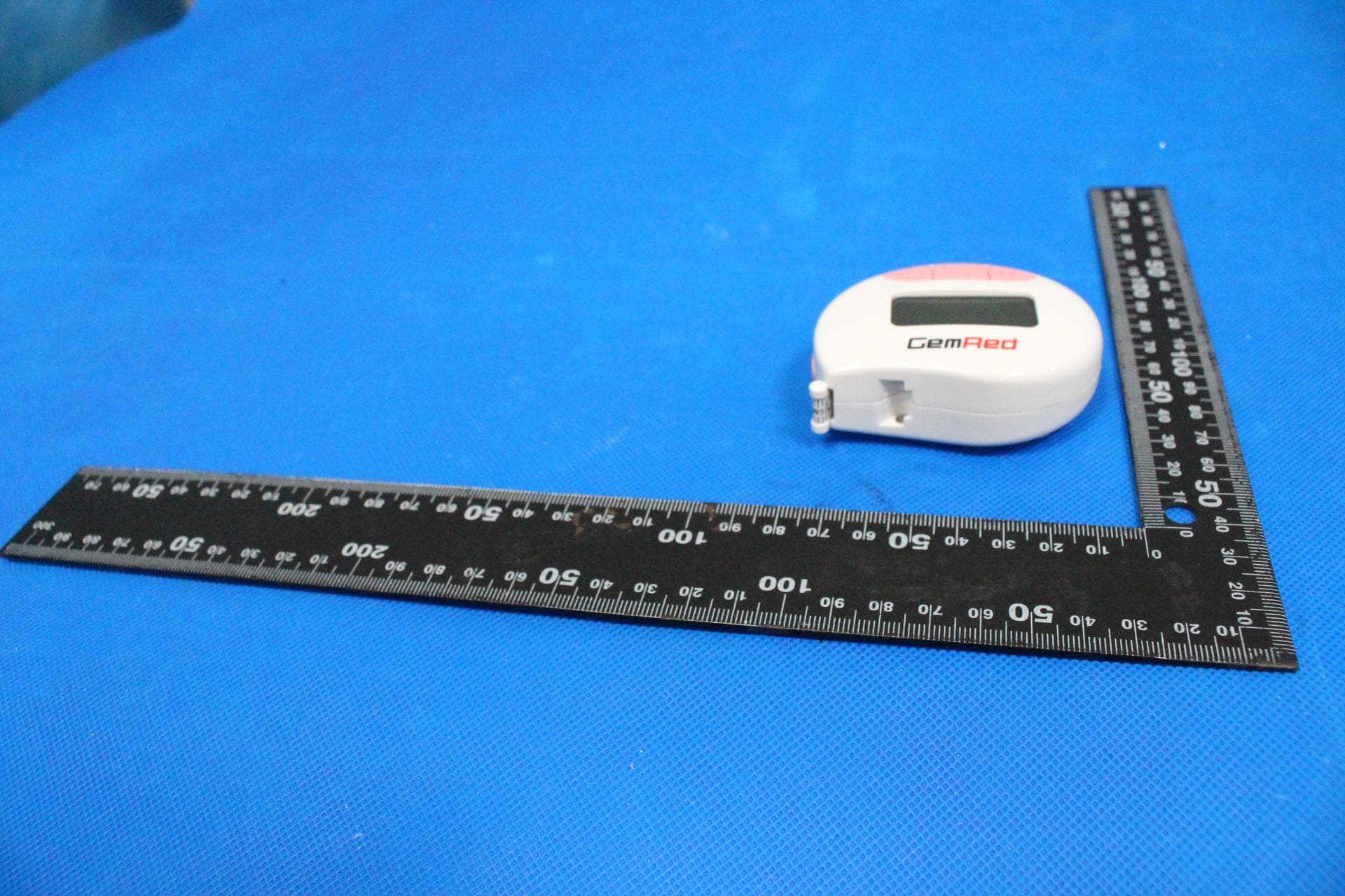 Digital Body Tape Measure - FCC ID 2AGE3-84103 - Guilin Gemred Sensor Technology Co., Ltd (5)