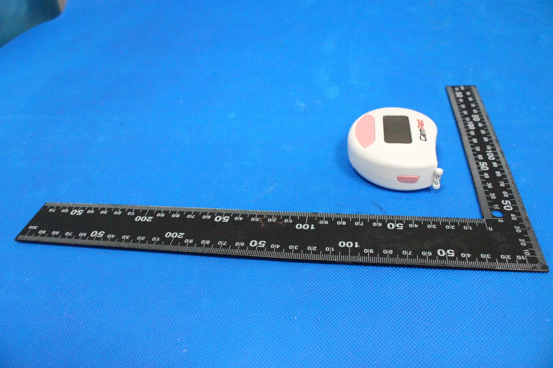 Digital Body Tape Measure - FCC ID 2AGE3-84103 - Guilin Gemred Sensor Technology Co., Ltd (4)