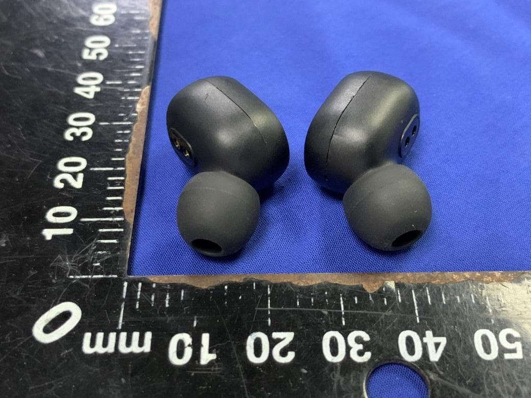 True wireless earbuds - FCC ID 2AGHD-8093124 - ORE SMART TECHNOLOGY CO.,LIMITED (4)
