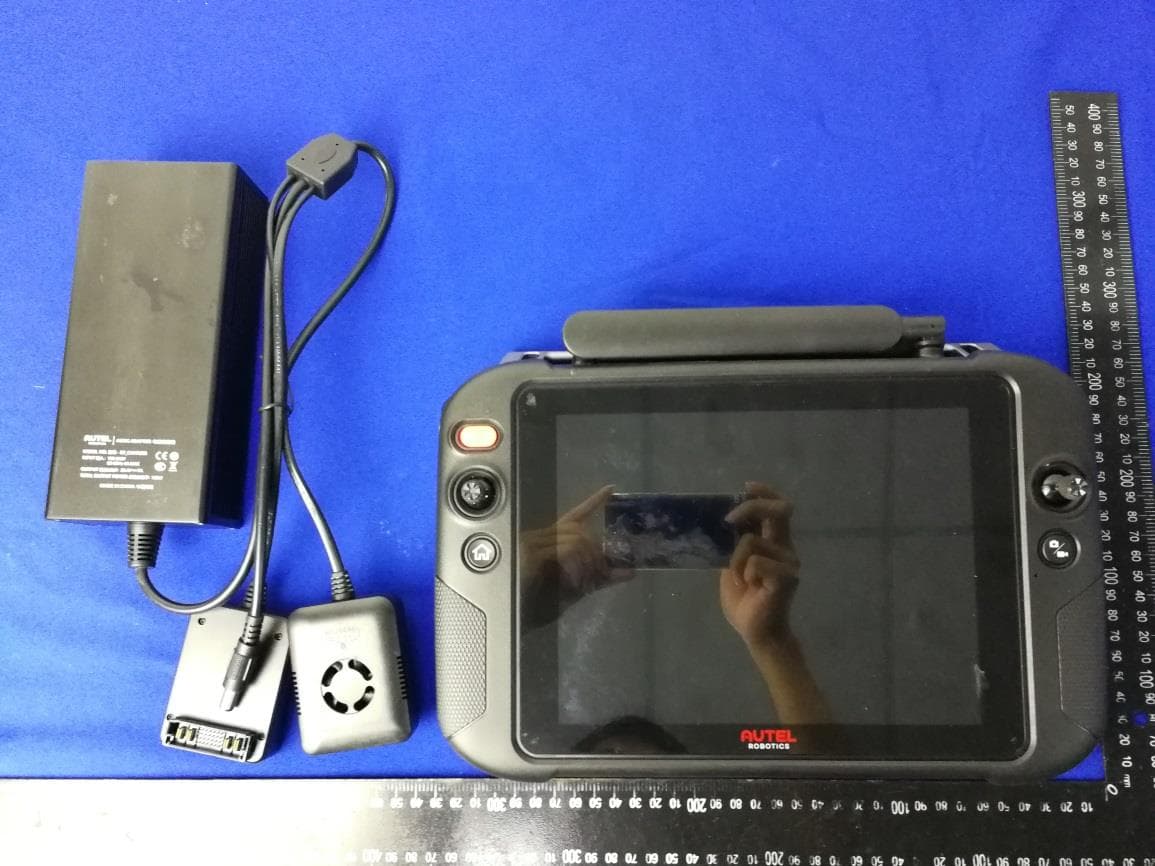 Dragon Fish Remote Control - FCC ID 2AGNTDFRC2409A - Autel Robotics Co., Ltd.