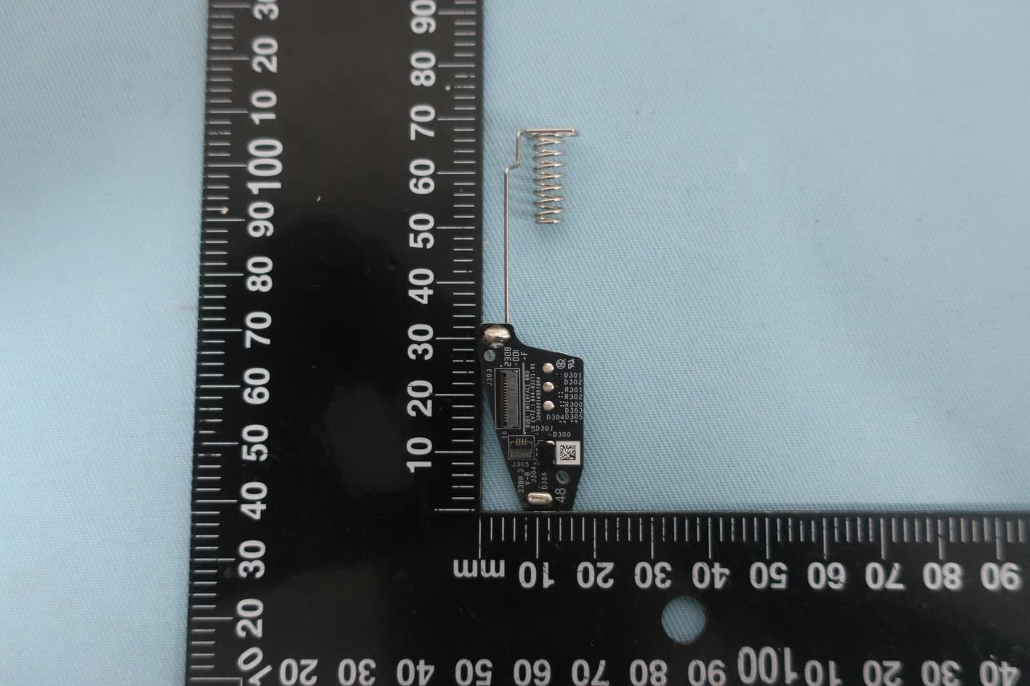 Handheld controller - FCC ID 2AGOZ-V6P - Meta Platforms Technologies, LLC (5)