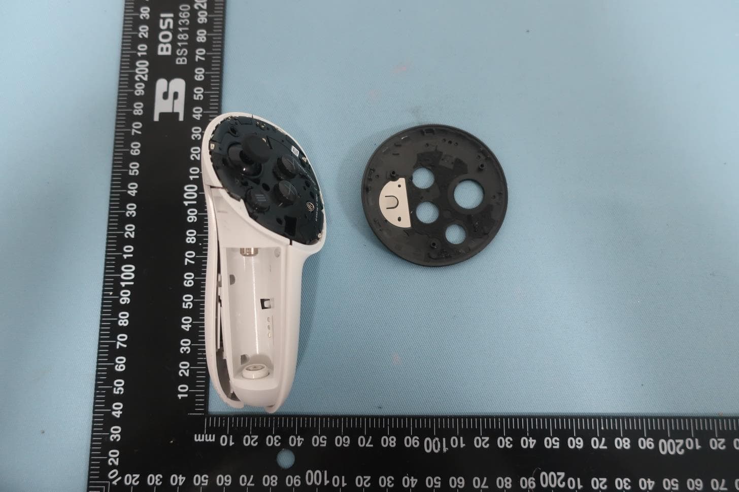 Handheld controller - FCC ID 2AGOZ-V6P - Meta Platforms Technologies, LLC (4)