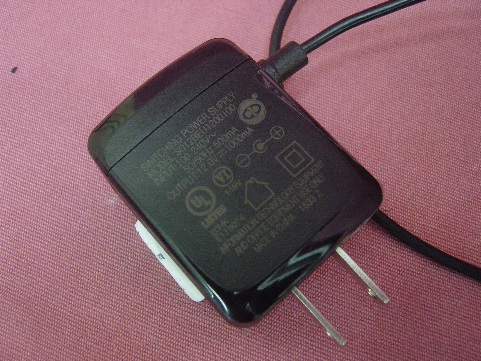 Wireless Charger For Furniture - FCC ID 2AGPD-ZETC03 - Zens International B.V.