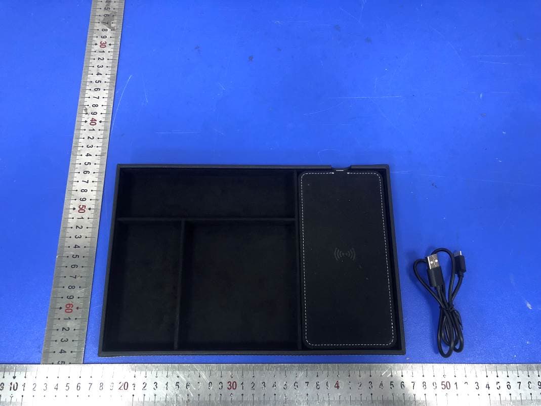 Truman Wireless Charging Accessory Tray - FCC ID 2AGR4-100813 - The Gem Group, Inc. (2)