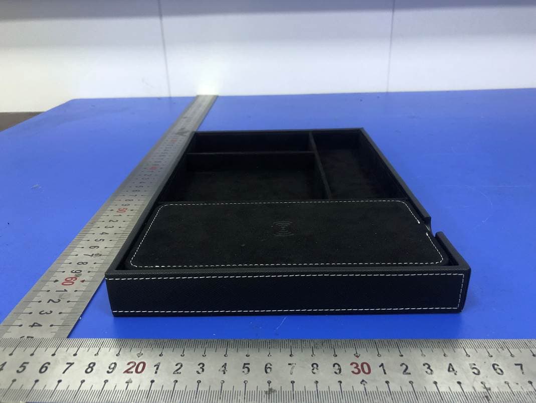 Truman Wireless Charging Accessory Tray - FCC ID 2AGR4-100813 - The Gem Group, Inc. (3)