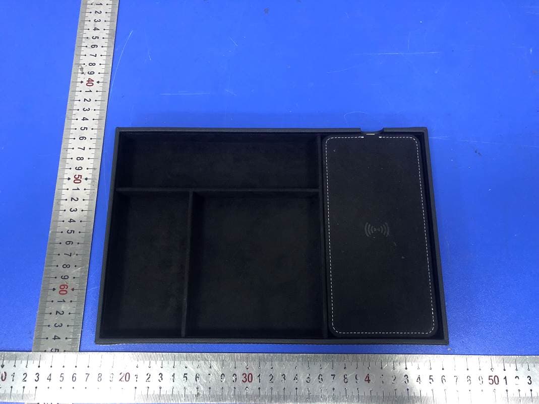 Truman Wireless Charging Accessory Tray - FCC ID 2AGR4-100813 - The Gem Group, Inc.