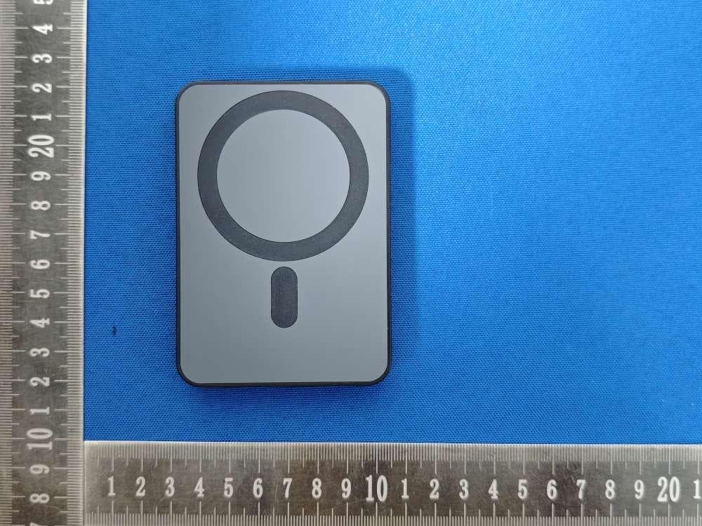MAGNETIX RCS RECYCLED PLASTIC 5.000 MAH MAGNETIC POWERBANK - BLACK - FCC ID 2AGR4-102641-001 - The Gem Group, Inc. (4)