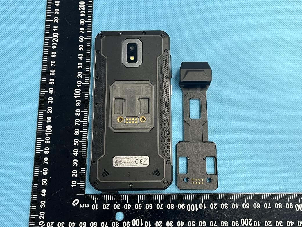 Tablet - FCC ID 2AHAF-MDT665 - TOPICON HK LIMITED (4)