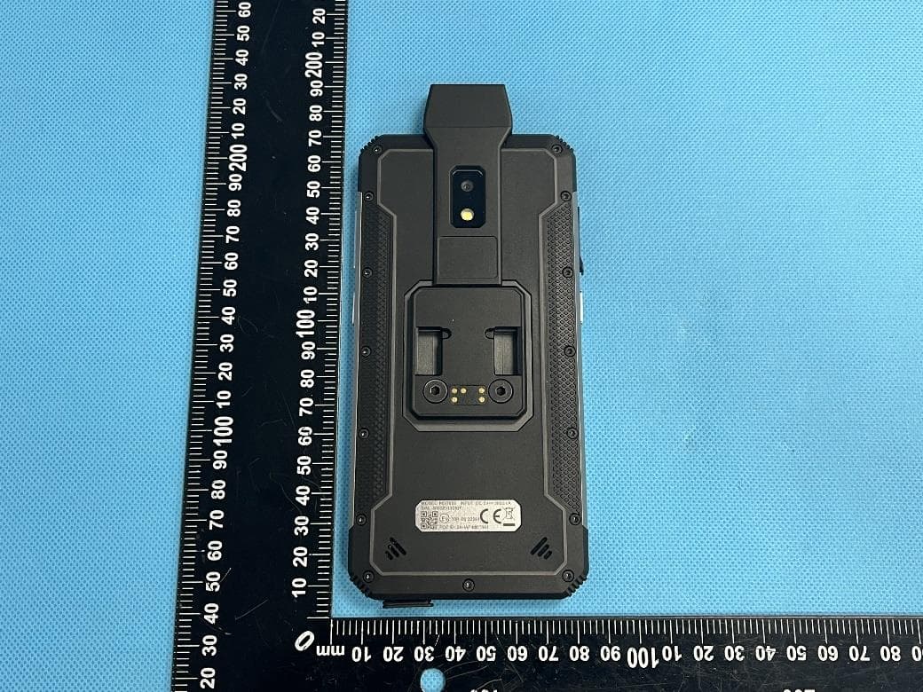 Tablet - FCC ID 2AHAF-MDT665 - TOPICON HK LIMITED (2)