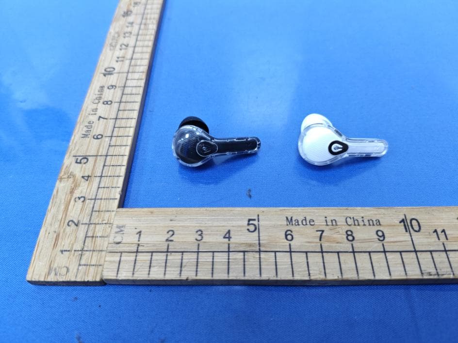 Earbuds with LCD Case - FCC ID 2AHASXBE90145ER - JEM ACCESSORIES INC. (4)