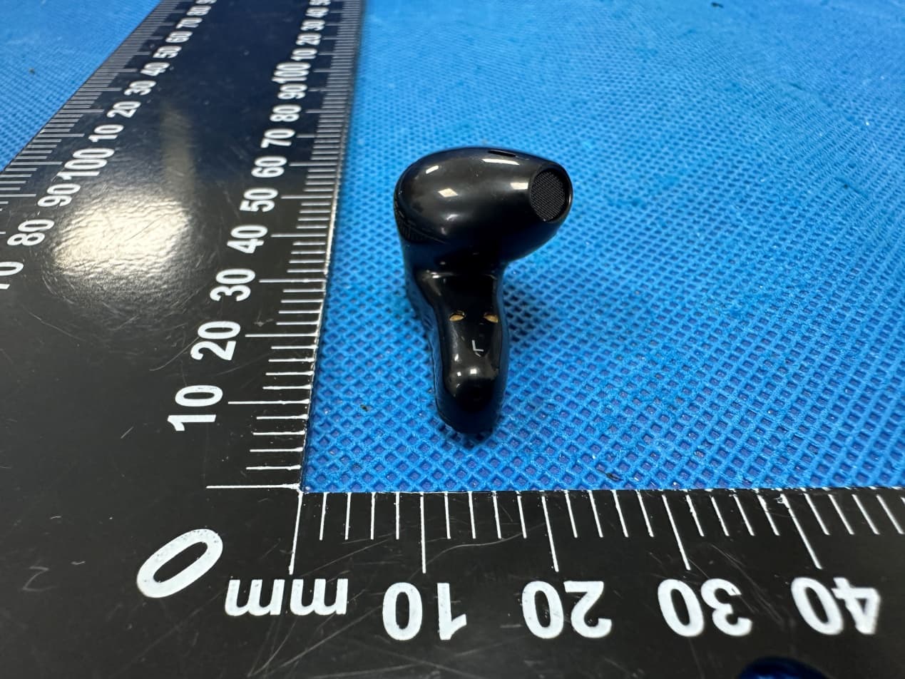 Truly wireless Gaming Earbuds with ENC - FCC ID 2AHI6IAEBTG424 - Shenzhen Ruijiahua Technology CO.,LTD (5)