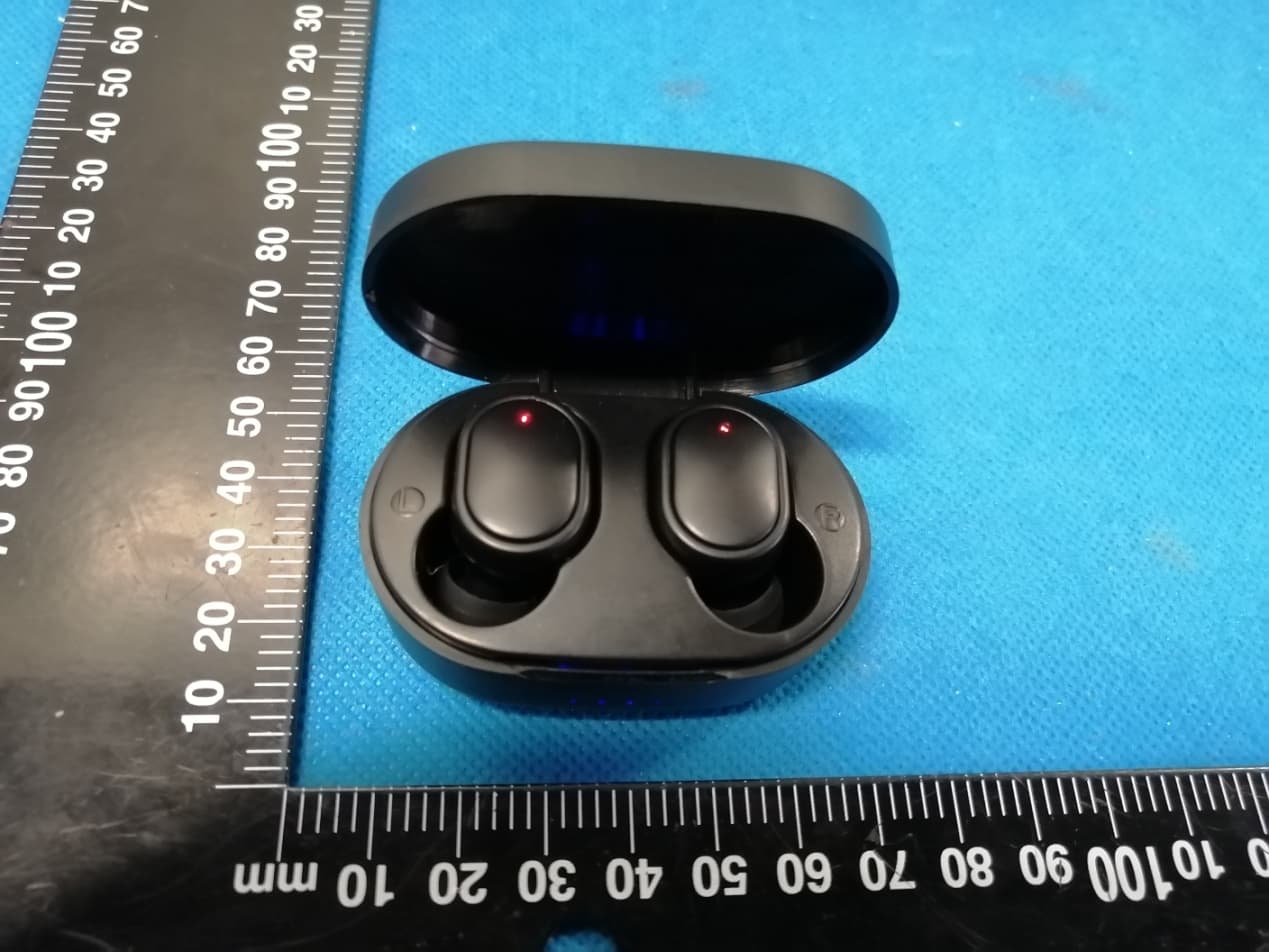Truly Wire Free Earbuds - FCC ID 2AHI6NIAEBT40 - Shenzhen Ruijiahua Technology CO.,LTD (4)
