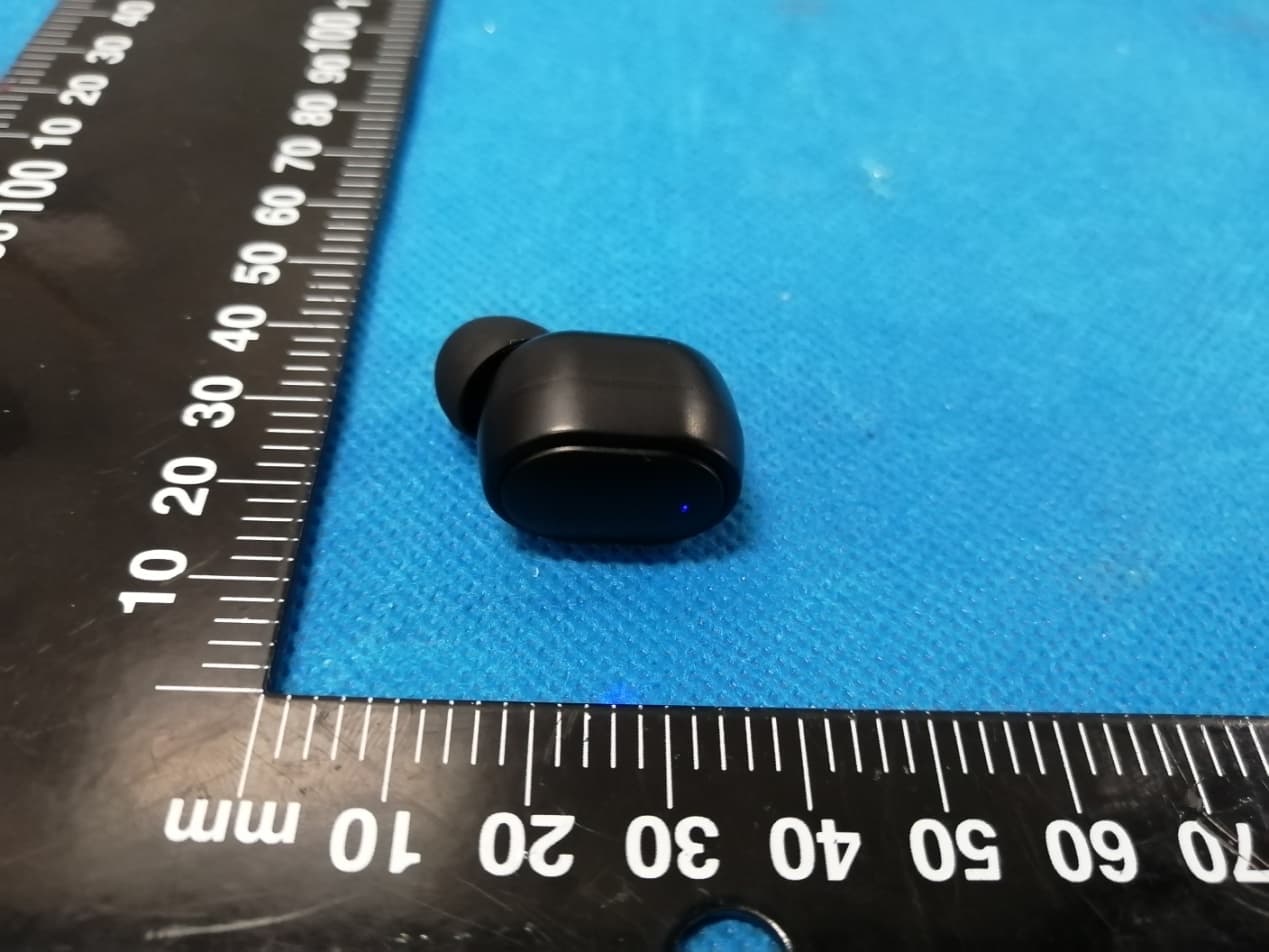 Truly Wire Free Earbuds - FCC ID 2AHI6NIAEBT40 - Shenzhen Ruijiahua Technology CO.,LTD (5)
