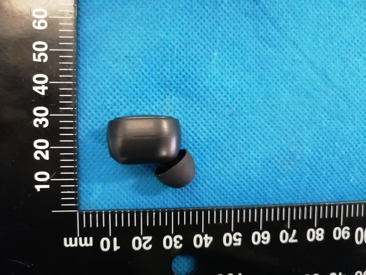 Truly Wire Free Earbuds - FCC ID 2AHI6NIAEBT40 - Shenzhen Ruijiahua Technology CO.,LTD (2)