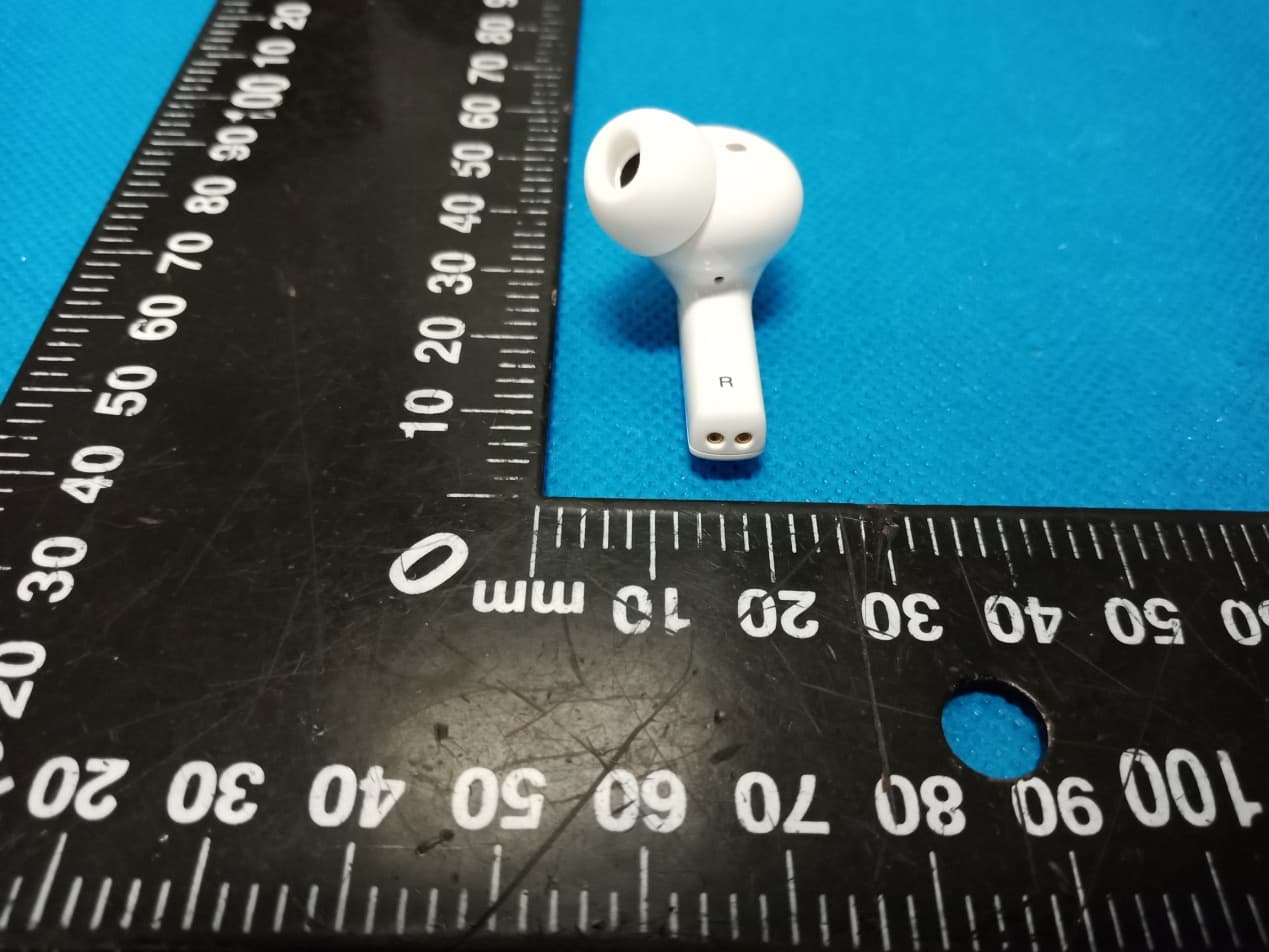 Truly Wire Free Earbuds - FCC ID 2AHI6NIAEBT411 - Shenzhen Ruijiahua Technology CO.,LTD (2)