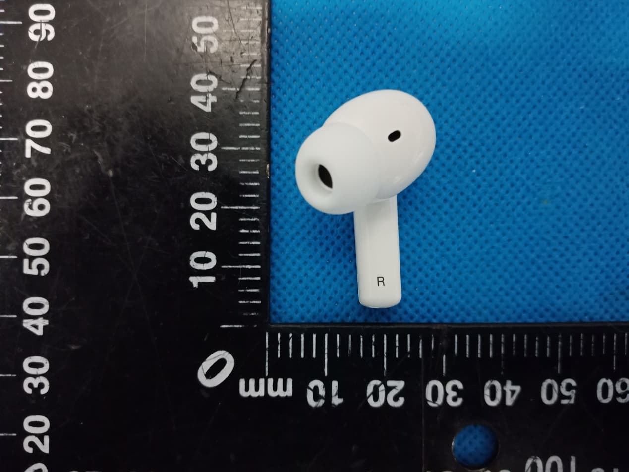 Truly Wire Free Earbuds - FCC ID 2AHI6NIAEBT411 - Shenzhen Ruijiahua Technology CO.,LTD (5)
