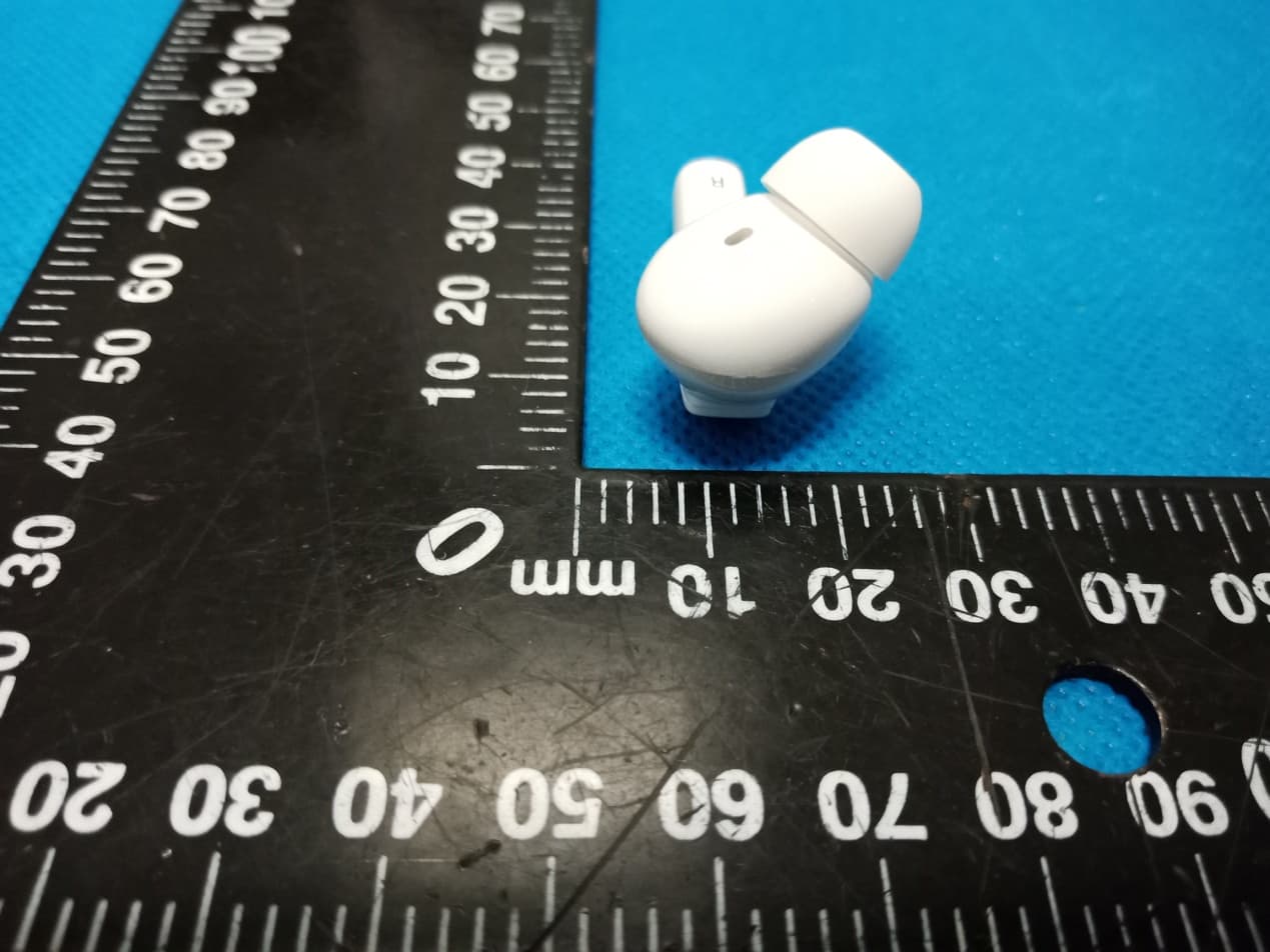 Truly Wire Free Earbuds - FCC ID 2AHI6NIAEBT411 - Shenzhen Ruijiahua Technology CO.,LTD (3)