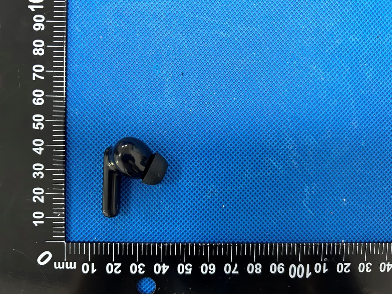 Truly wireless active noise canceling earbud - FCC ID 2AHI6NIAEBTN333 - Shenzhen Ruijiahua Technology CO.,LTD (2)
