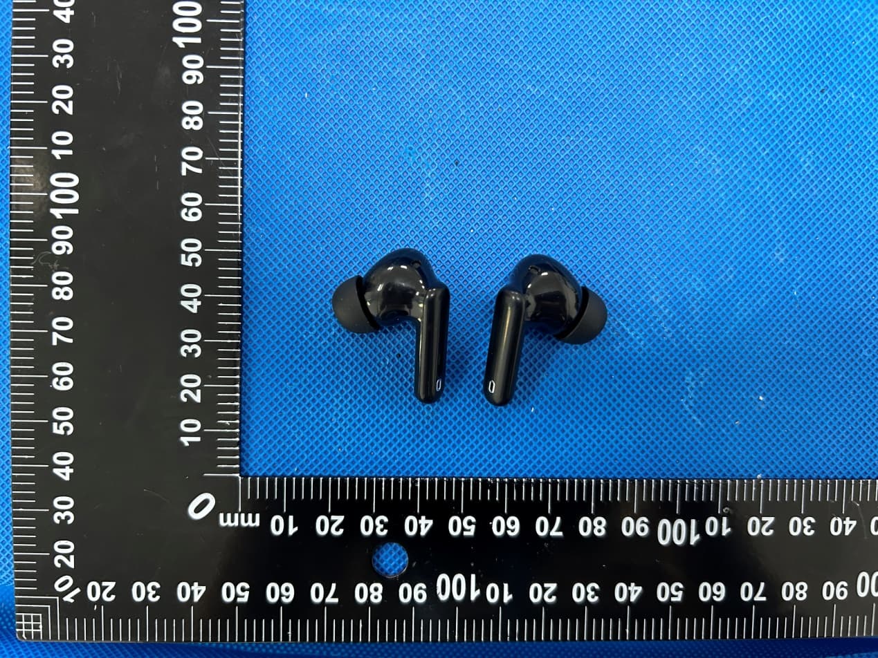 Truly wireless active noise canceling earbud - FCC ID 2AHI6NIAEBTN333 - Shenzhen Ruijiahua Technology CO.,LTD (4)