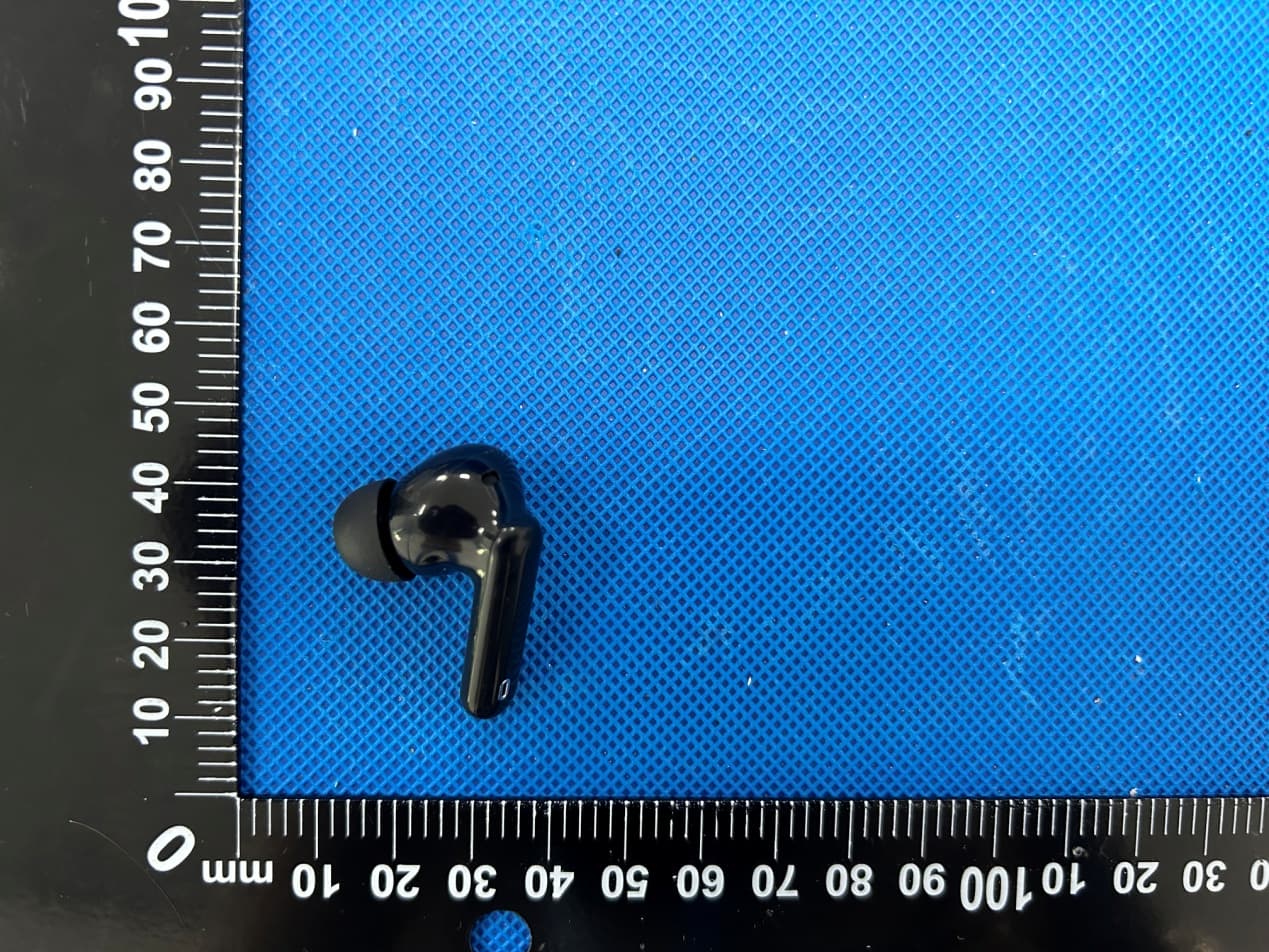 Truly wireless active noise canceling earbud - FCC ID 2AHI6NIAEBTN333 - Shenzhen Ruijiahua Technology CO.,LTD (3)